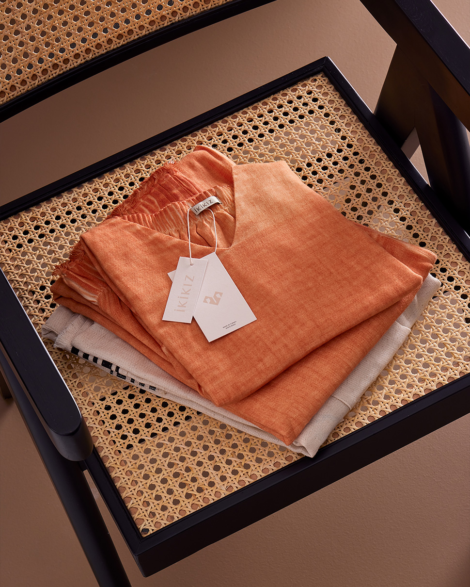 Minimalist Summer Style: Simple, Effortless, and Refined